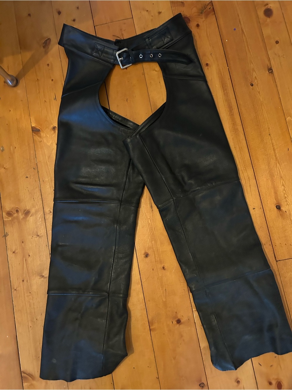 Harley-Davidson Men's Bar & Shield Stock Leather Chaps (Part # 98090-06VM) - L